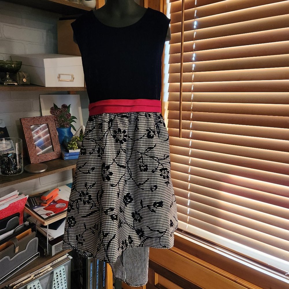 .Flocked Floral Holiday Dress